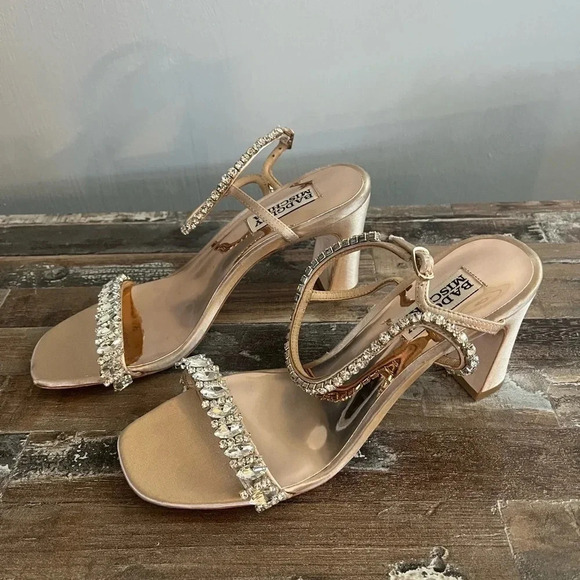 Badgley Mischka Ankle Strap 3 in Heeled Champagne Colored Sandal Women Size 6.5 - Picture 1 of 5